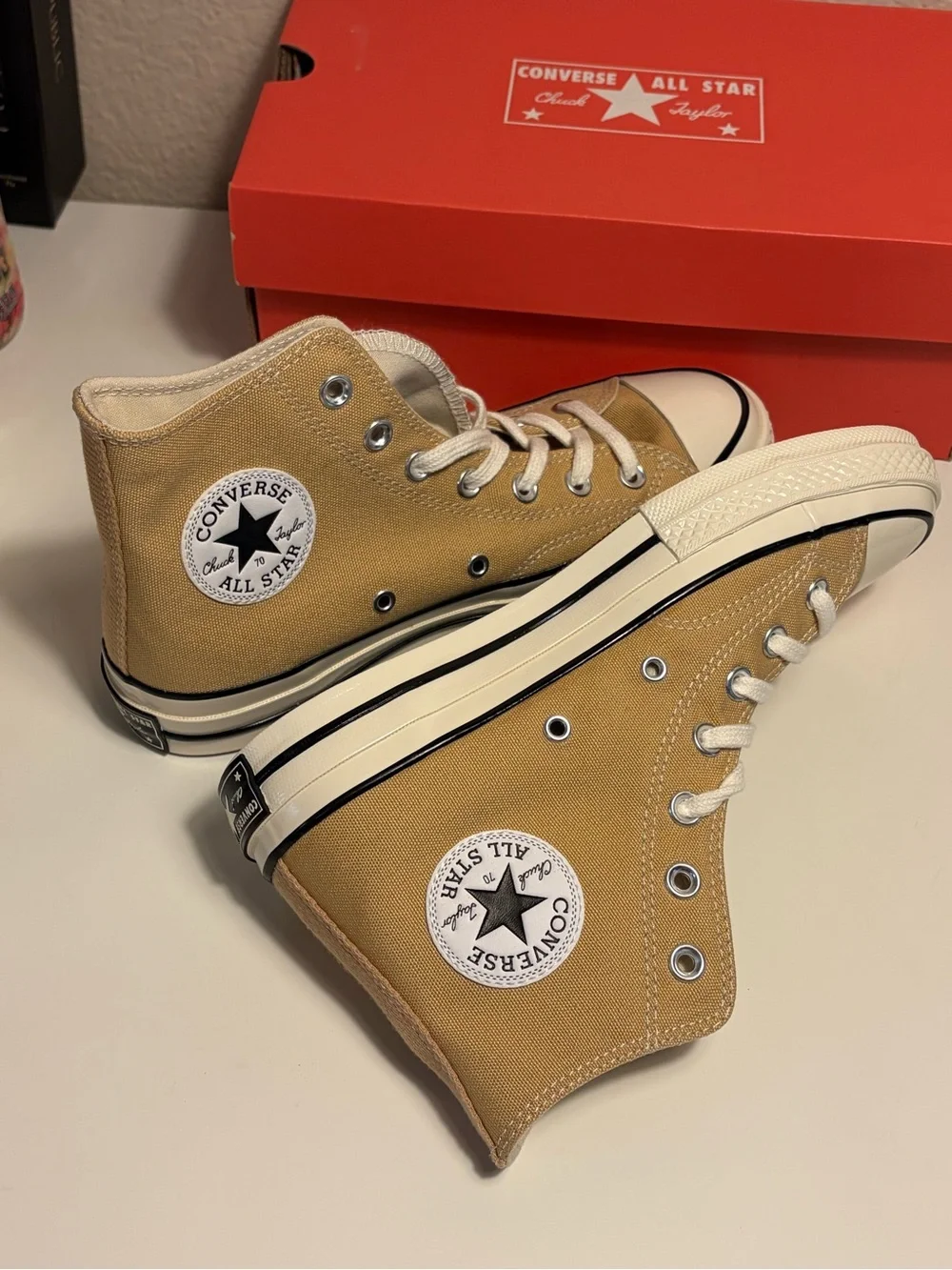 Converse item description